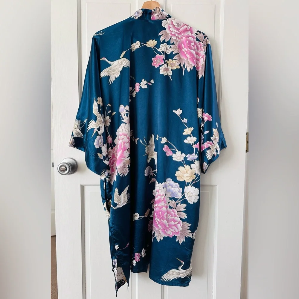 Kim + Ono Chrysanthemum & Crane Long Satin Kimono Robe Navy One Size - No Tie - Picture 6 of 16